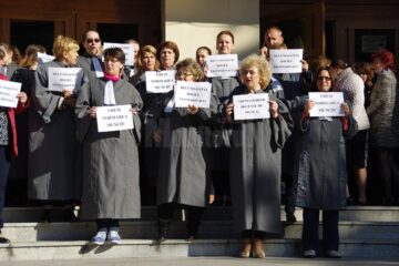 Activitatea instanțelor de judecată, blocată ieri timp de două ore
