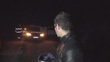 Camionul s-a răsturnat în afara carosabilului