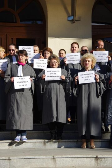 Activitatea instanțelor de judecată, blocată ieri timp de două ore