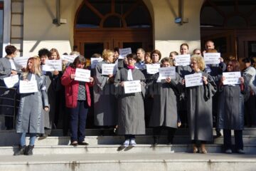 Activitatea instanțelor de judecată, blocată ieri timp de două ore