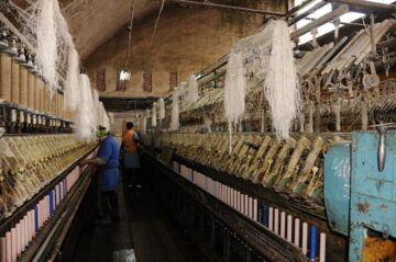 Filatura de In și Cânepă din Fălticeni a rezistat capitalismului și produce astăzi, într-o lună, cât într-o zi din perioada ei de vârf