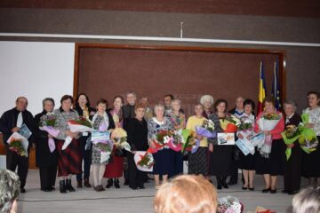 Seniorii Liceului Tehnologic Dorna Candrenilor, la ceas aniversar