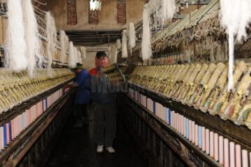 Filatura de In și Cânepă din Fălticeni a rezistat capitalismului și produce astăzi, într-o lună, cât într-o zi din perioada ei de vârf