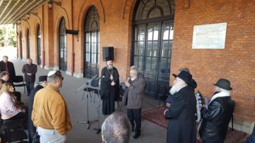 Plăci comemorative pentru marcarea deportării evreilor în Transnistria, în cinci gări și sinagogi din județul Suceava