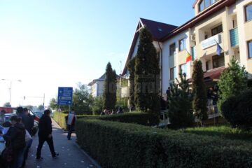 Aglomerație la sediul AMP