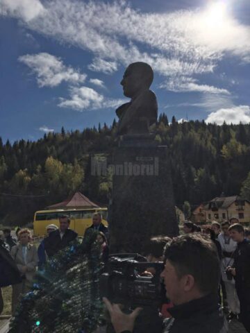 Plăci comemorative pentru marcarea deportării evreilor în Transnistria, în cinci gări și sinagogi din județul Suceava