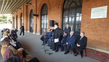 Plăci comemorative pentru marcarea deportării evreilor în Transnistria, în cinci gări și sinagogi din județul Suceava