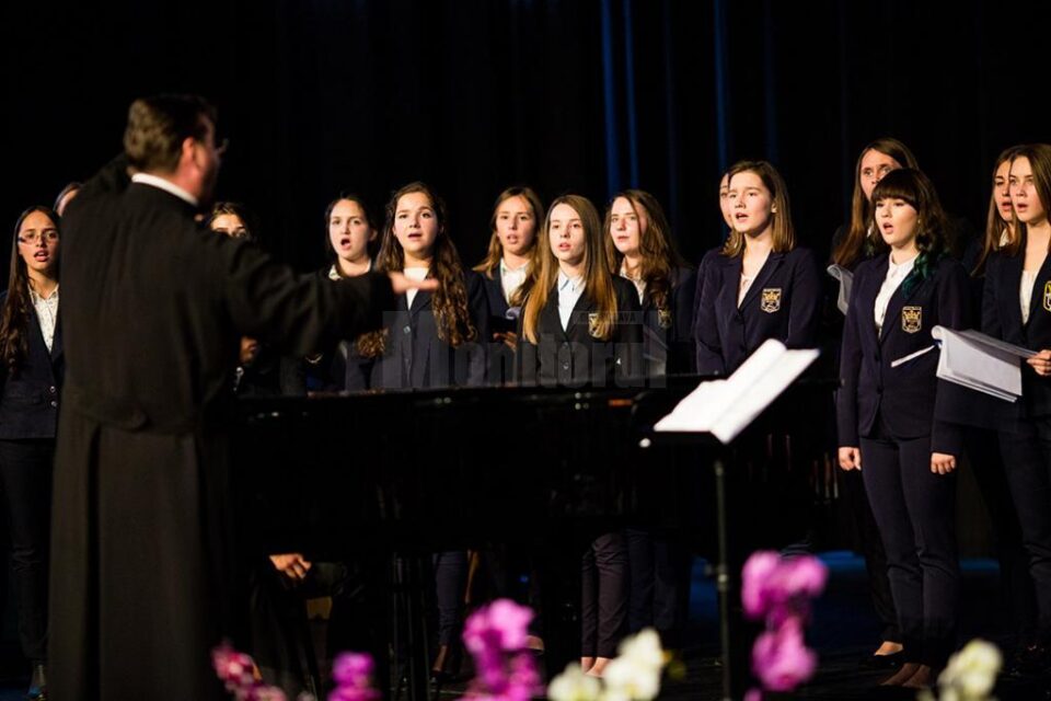 Certificate de recunoaștere pentru sucevenii merituoși și recital de pian susținut de Raluca Știrbăț