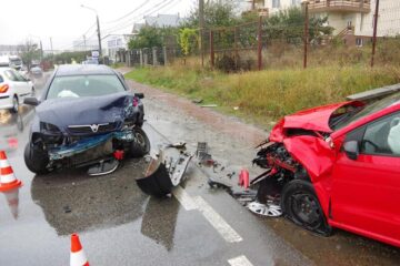 Impactul dintre autoturismele Opel și Volkswagen, produs în zona Hotelului Imperium