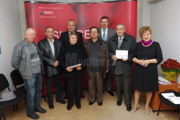 Cei mai fideli seniori suceveni, premiați de reprezentanții BRD
