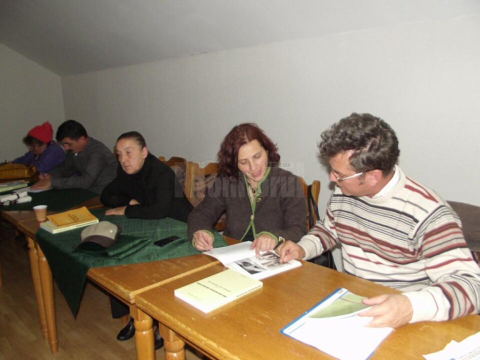 Instruire cu instructorii așezămintelor culturale