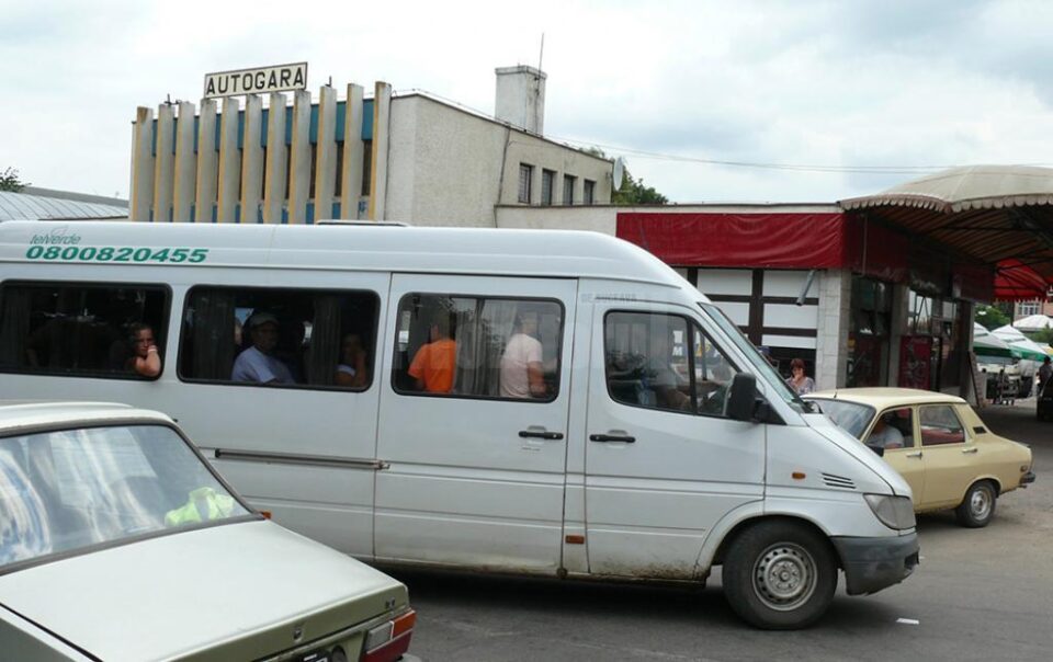 Naveta elevilor pentru distanțe de până la 50 de kilometri va fi decontată integral