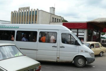 Naveta elevilor pentru distanțe de până la 50 de kilometri va fi decontată integral