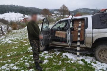 In interiorum masinii de teren politistii au descoperit aproape 14.000 de pachete cu tigari