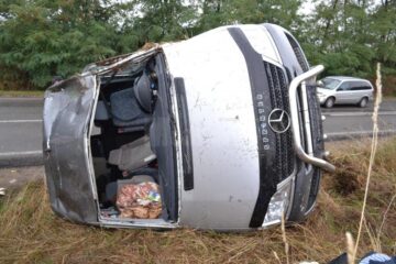 Sapte victime au ajuns la spital, dupa ce un microbuz a intrat in sant