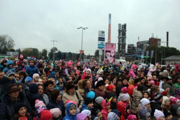 Gașca Zurli a adus distracția și voia bună, chiar și pe vreme rea