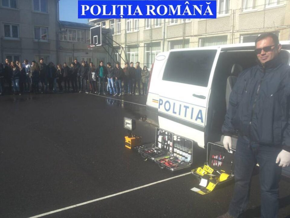 400 de elevi au participat la antrenamente și aplicații ale polițiștilor de la Serviciul de Acțiuni Speciale
