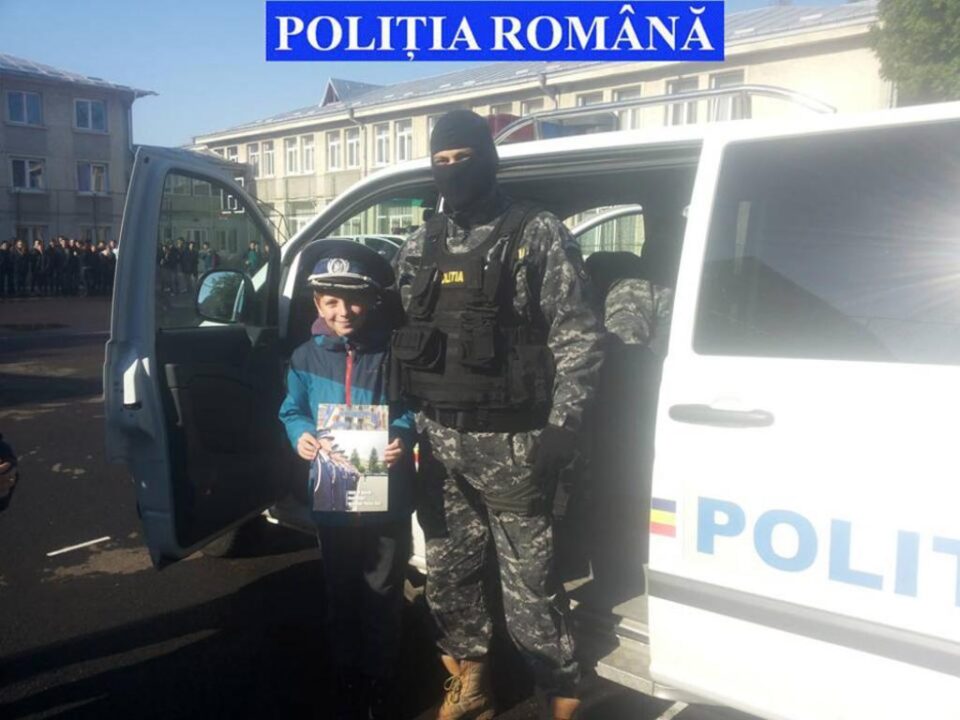 400 de elevi au participat la antrenamente și aplicații ale polițiștilor de la Serviciul de Acțiuni Speciale