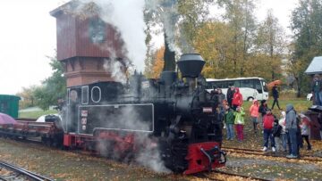 Locomotiva cu abur ”Bucovina” a fost admirată de toți cei veniți la târg