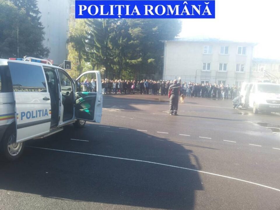 400 de elevi au participat la antrenamente și aplicații ale polițiștilor de la Serviciul de Acțiuni Speciale