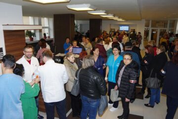 Circa 300 de angajați ai Spitalului de Urgență Suceava au participat, ieri, la greva de avertisment