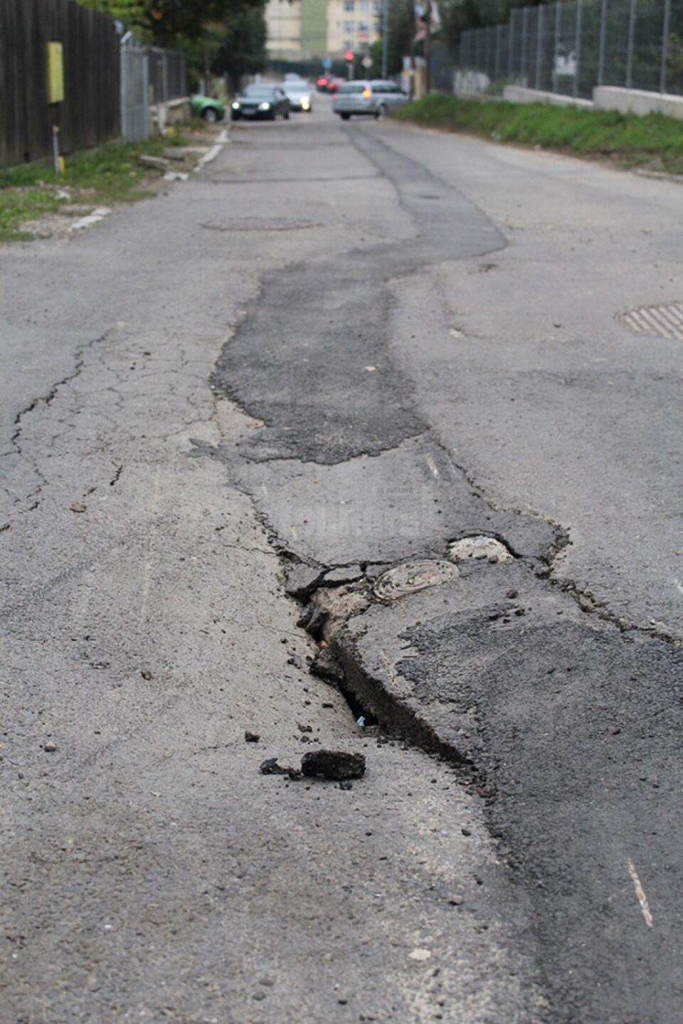 Strada Mărășești s-a surpat la scurt timp după o lucrare la rețeaua de gaz metan