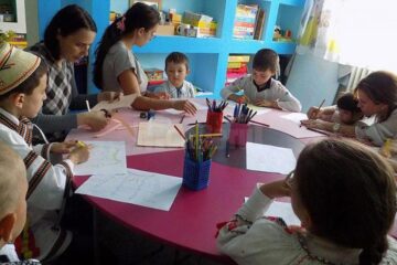 Aproape 50 de copii cu nevoi speciale vor fi transportați la Centrul de zi de recuperare „Sfânta Tereza” cu noul mijloc de transport