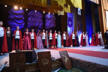 Colegiul Național „Petru Rareș” și-a ales regele și regina la castelul Camelot