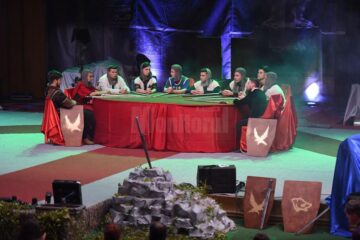 Colegiul Național „Petru Rareș” și-a ales regele și regina la castelul Camelot