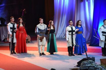 Colegiul Național „Petru Rareș” și-a ales regele și regina la castelul Camelot