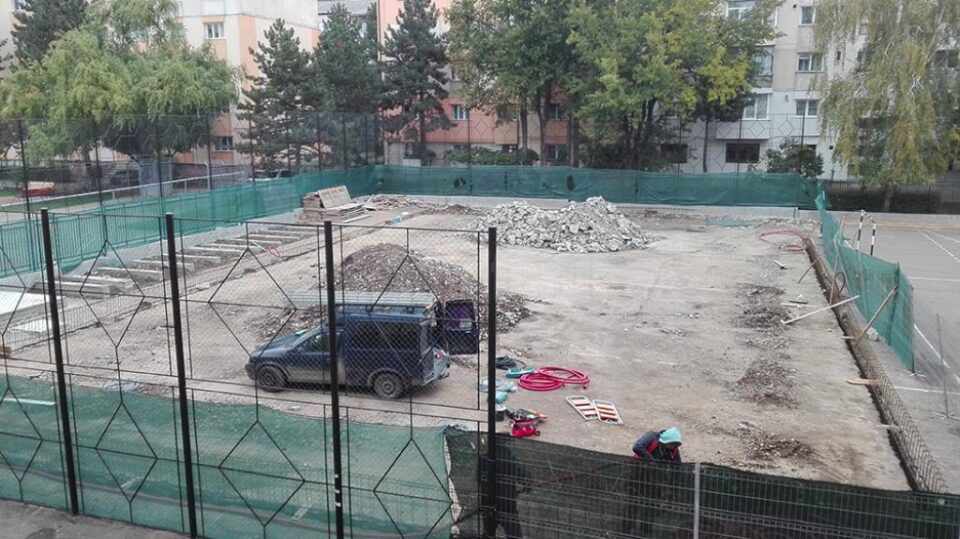 Lucrări de modernizare a terenului de sport de la Școala Gimnazială Nr. 10 Suceava