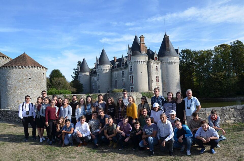 Ambasadori culturali suceveni, în vizită la Montmorillon - Franța
