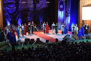 Colegiul Național „Petru Rareș” și-a ales regele și regina la castelul Camelot