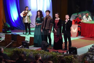 Colegiul Național „Petru Rareș” și-a ales regele și regina la castelul Camelot