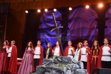 Colegiul Național „Petru Rareș” și-a ales regele și regina la castelul Camelot