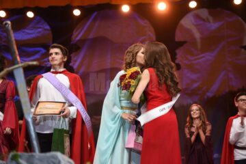 Colegiul Național „Petru Rareș” și-a ales regele și regina la castelul Camelot