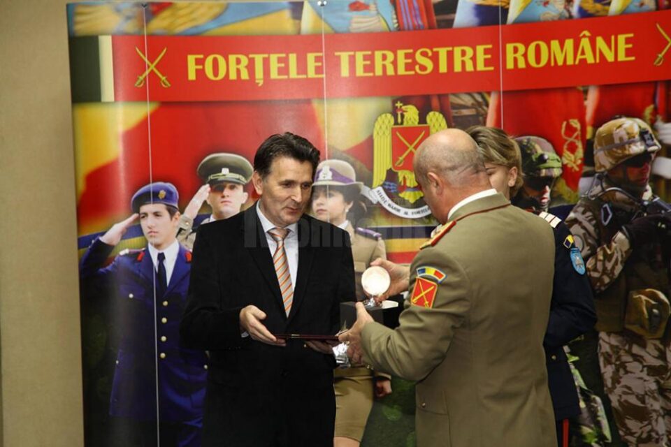 Suceveancă medaliată cu aur la Olimpiada Internațională de Geografie, premiată de Statul Major al Forțelor Terestre