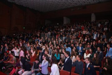 Spectacolul măștilor, pe scena Balului Bobocilor al Colegiului „Spiru Haret” Suceava