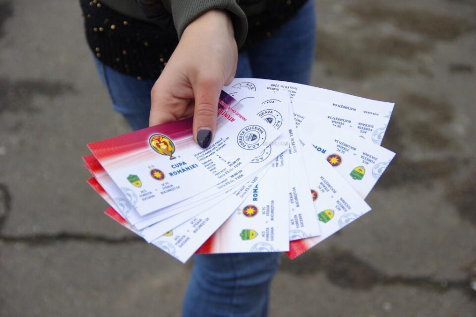 Bilete cumpărate dupaă ore bune de stat la coadă