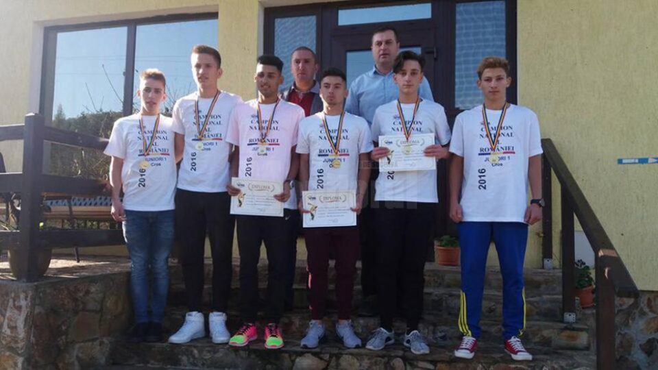 Echipa dorneană de juniori a câștigat medalia de aur la naționalele de cros