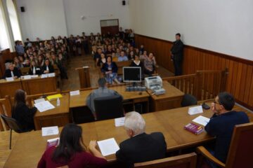 Simularea de proces, pusă în practică de studenți de la Facultatea de Drept din Suceava, cu sprijinul unor profesori și magistrați