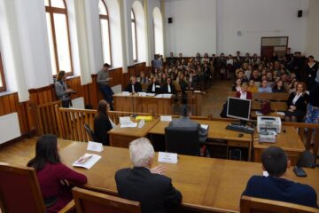 Simularea de proces, pusă în practică de studenți de la Facultatea de Drept din Suceava, cu sprijinul unor profesori și magistrați