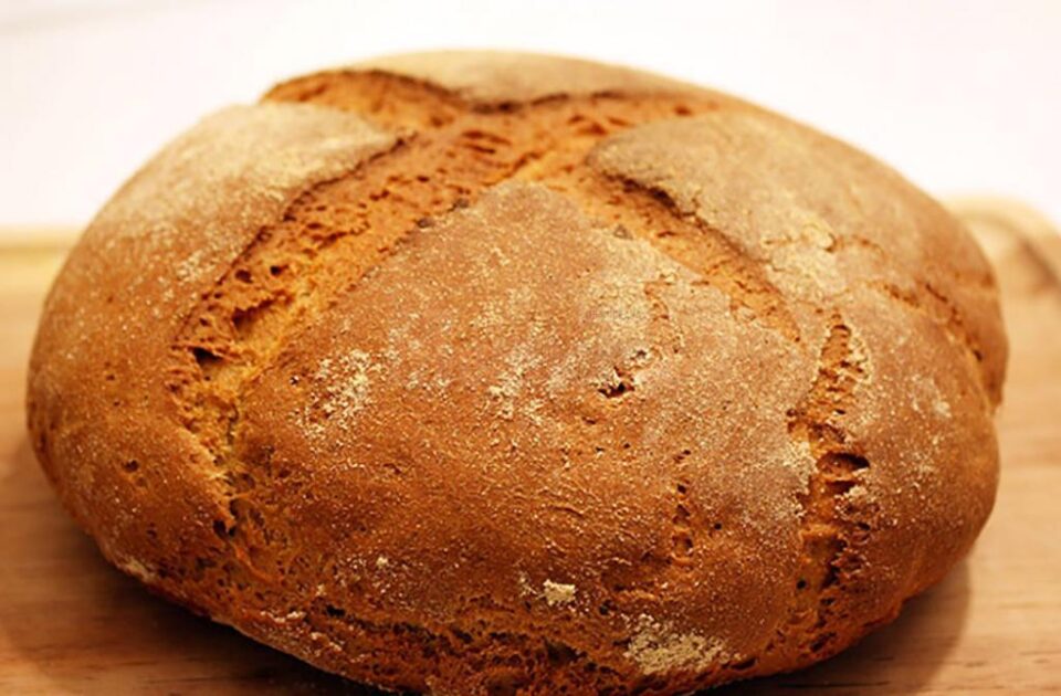 „O pîine rumenă și frumoasă...”