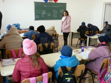250 de elevi de la școala recent modernizată din Probota tremură de frig în clase, la nici 10 grade Celsius