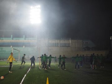 Fotbaliștii Forestei s-au obișnuit aseară cu nocturna, încurajați de 300 de fani