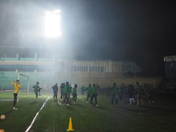 Fotbaliștii Forestei s-au obișnuit aseară cu nocturna, încurajați de 300 de fani