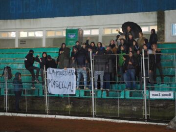 Fotbaliștii Forestei s-au obișnuit aseară cu nocturna, încurajați de 300 de fani