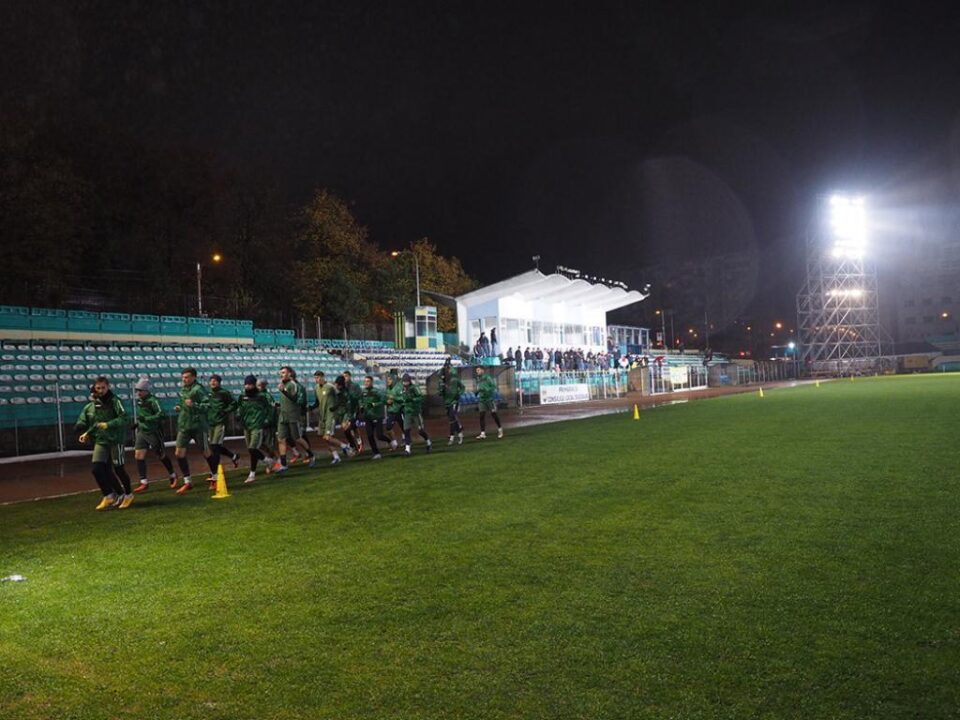 Fotbaliștii Forestei, care s-au antrenat aseară pentru prima oară în nocturnă, vor să facă un meci mare împotriva Stelei.
