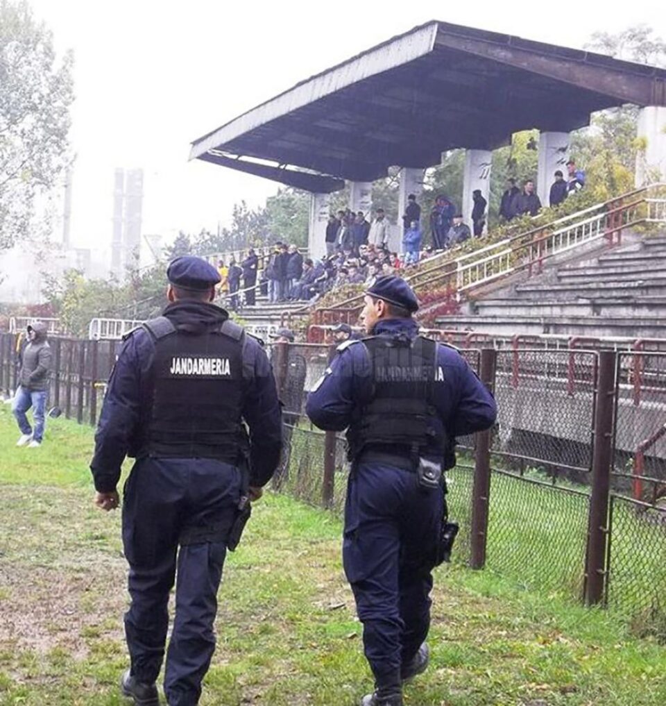 Jandarmii asigură ordinea pe terenurile de sport