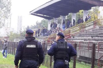 Jandarmii asigură ordinea pe terenurile de sport